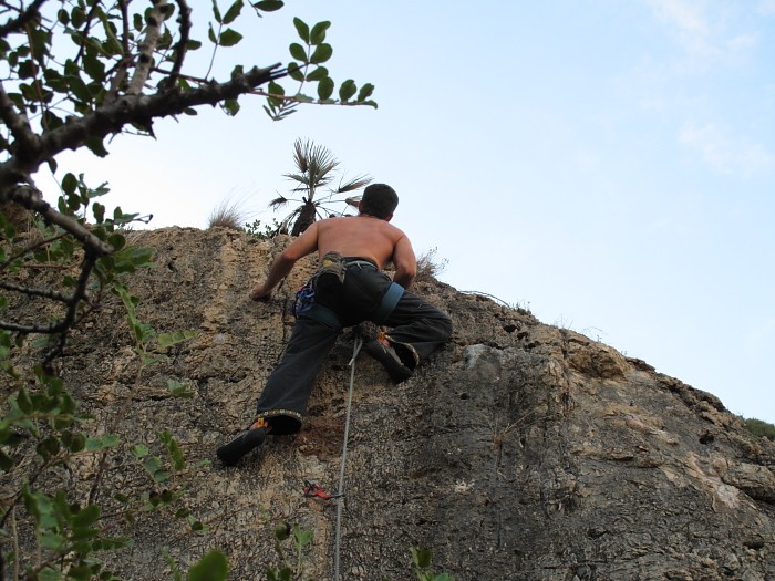 A tope en Corbera  - Quien me iba a decir a mi que hoy encadenaría este viote... Este corto 6b merece mucho la pena 