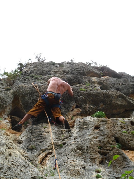 Resoplando...  - Aunque ya más seguro... todavía resoplo en estor pasos... yo diría que es 6a 