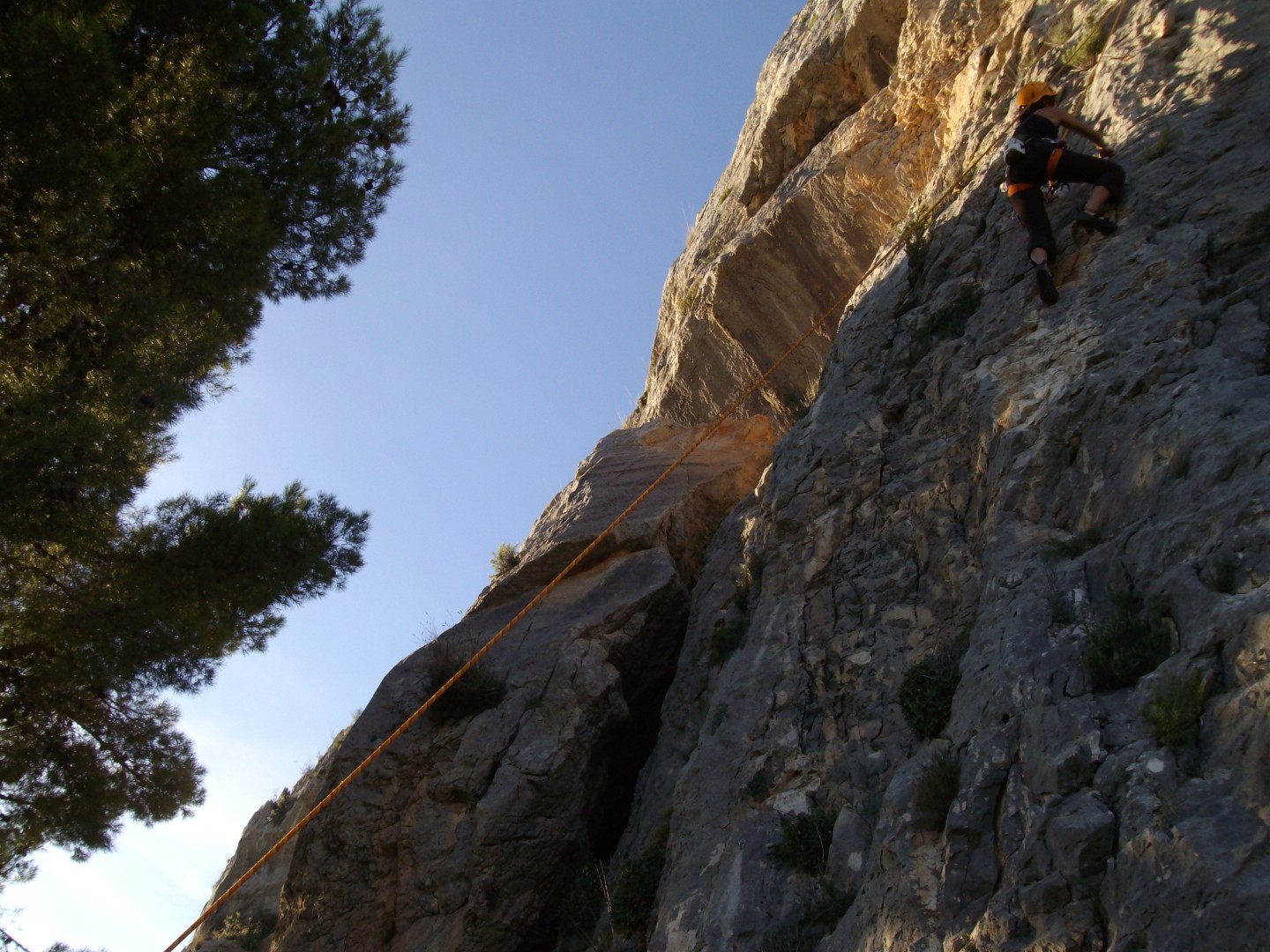 deportiva en Bernia  - escalada deportiva en Bernia, Silvia en la vía Brevemente (V+) 