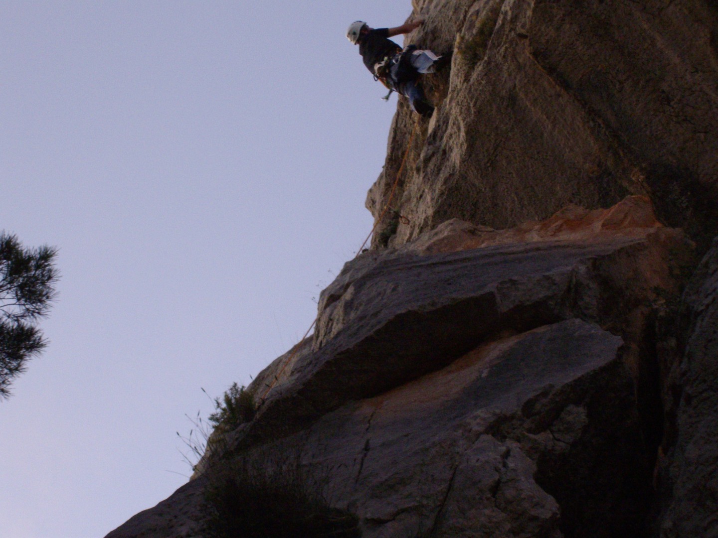 deportiva en Bernia  - escalada deportiva en Bernia, Brauliet en la vía Pedazos (6a+) 