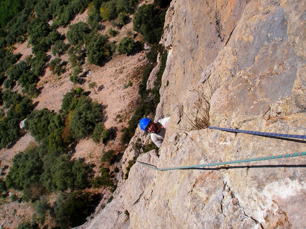 Matus en el L2  - Matus asoma la cabeza sonriente a pocos metros de llegar a la segunda reunión. 