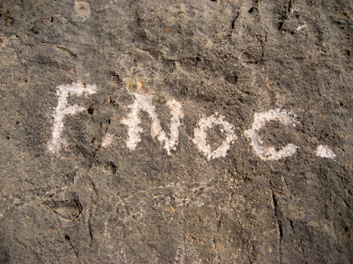 Pie de vía  - Inscripción picada al inicio de la vía. 