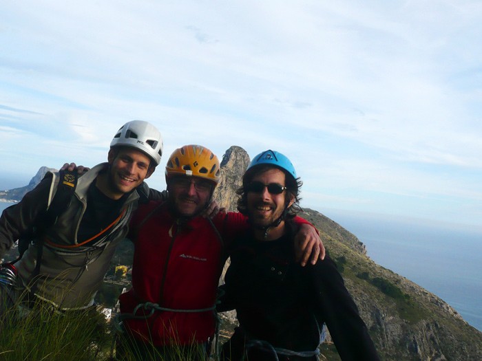 Foto de cumbre  - Foto de cumbre y risas antes de emprender la bajada. 
