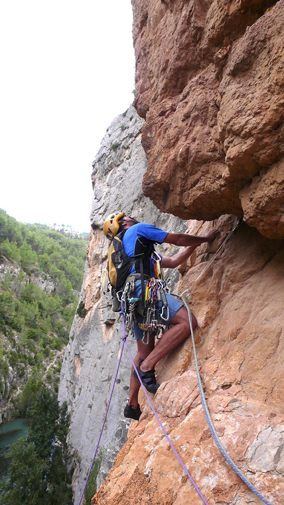 Flash ah, ah!!!  - Ramón Cadalàs escalando la Blas Gordo en Montanejos. 