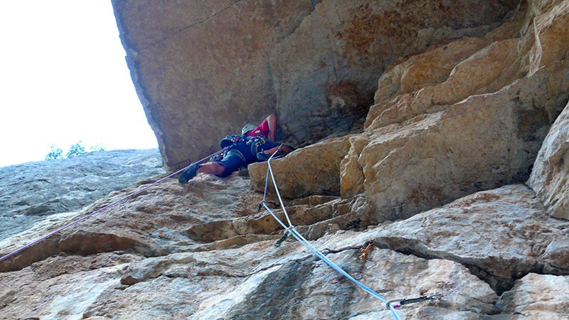 Techo Pirineos  - Jaime Arviza en el proceso de restauración de la vía Techo Pirineos en Montanejos 