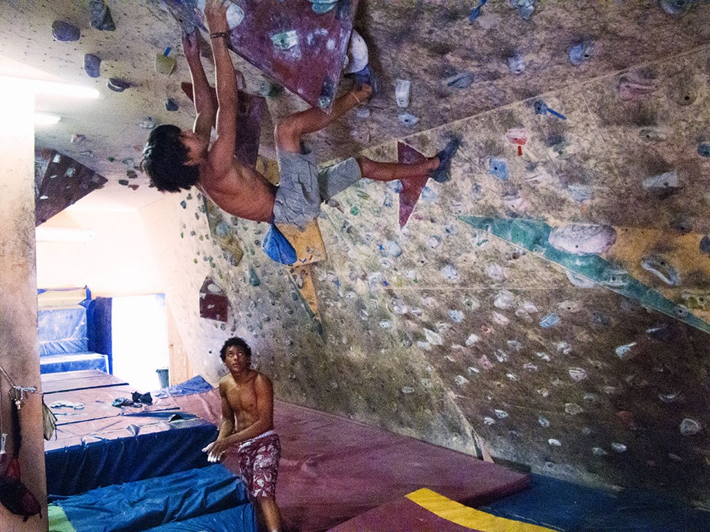 Puro techo  - Dentro de unos años dará miedo verlo escalar 