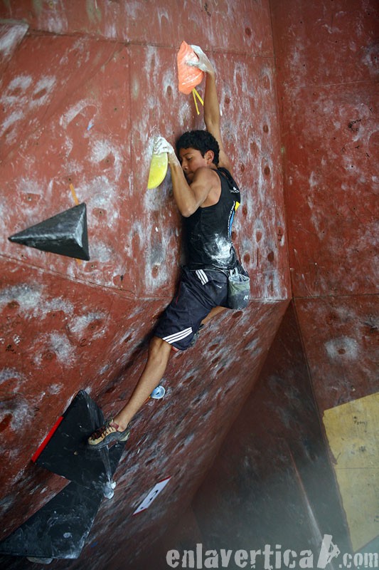 Aprieta, aprieta!!  - Vuelta clasificatória del campeonato nacional de Ecuador de escalada: modalidad boulder 