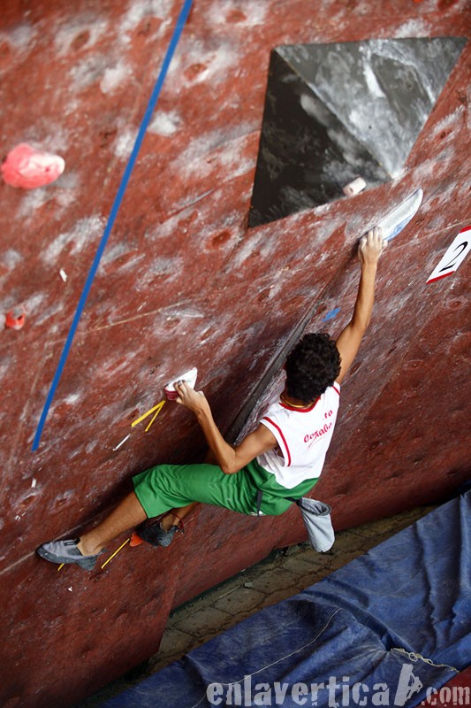 Bloqueando  - Vuelta clasificatória del campeonato nacional de Ecuador de escalada: modalidad boulder 