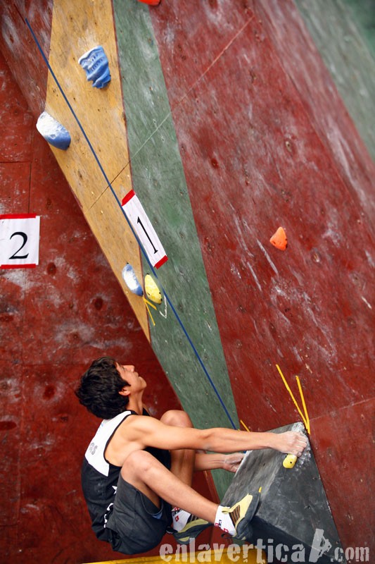 Compresión total  - Final del Campeonato Nacional de Escalada en Ecuador: modalidad bloque 