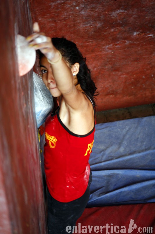 Mía, mía, mía!!  - Final del Campeonato Nacional de Escalada en Ecuador: modalidad bloque 