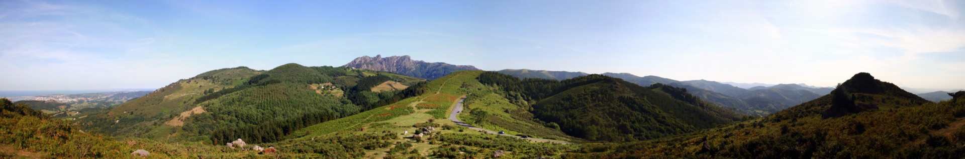 Panorámica vistas Pikoketa  - Panorámica del paisaje que se contempla desde el pie de vía de Pikoketa. Un entorno muy relajante. Una lástima no tenerlo más cerca de casa. 