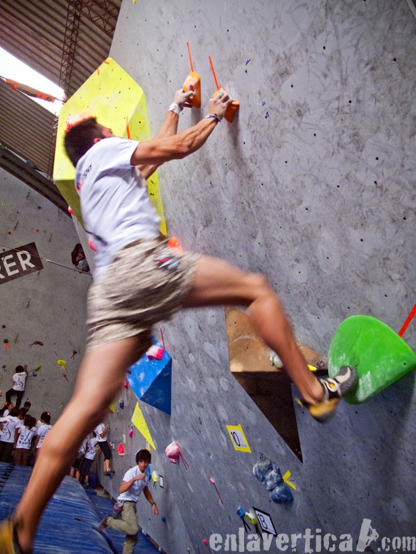 Tirando de tendón...  - Campeonato escalada en Bloque y dificultad Vértigo 