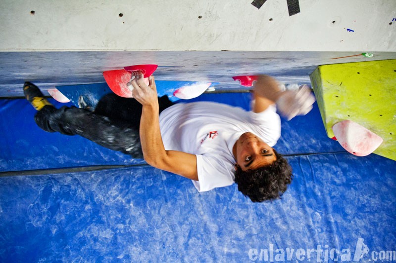 Mía, mía, mía!  - Campeonato escalada en Bloque y dificultad Vértigo 