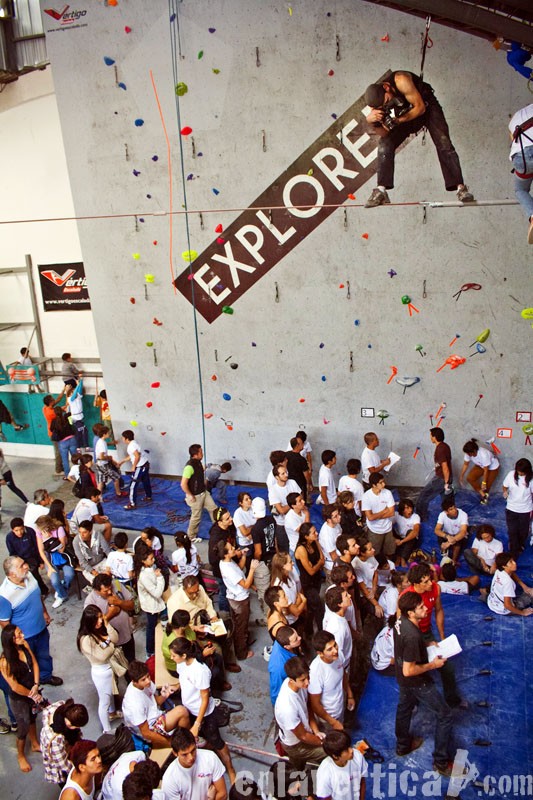 All the people is not moving  - Los espectadores del Campeonato de Escalada en Bloque y Dificultad Vértigo 