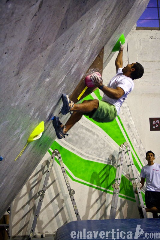 The winner  - Carlos Petro ganó el Campeonato de Escalada en Bloque y Dificultad Vértigo 