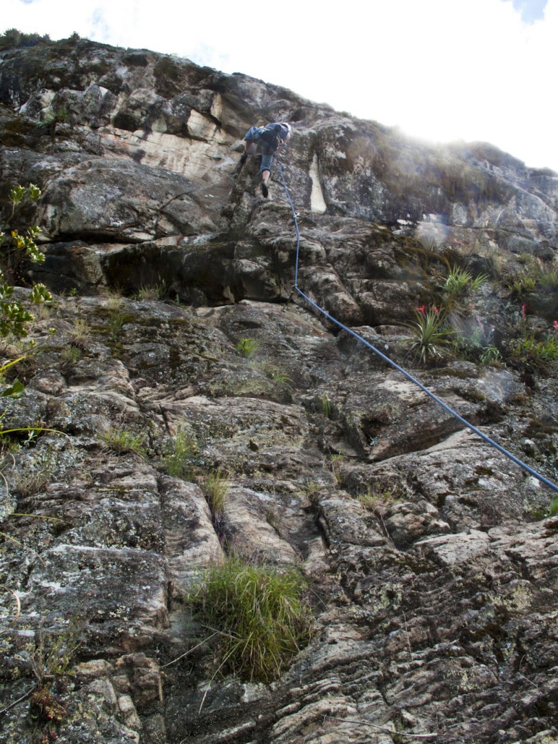 El paso clave  - Sergio en el crux de la vía 