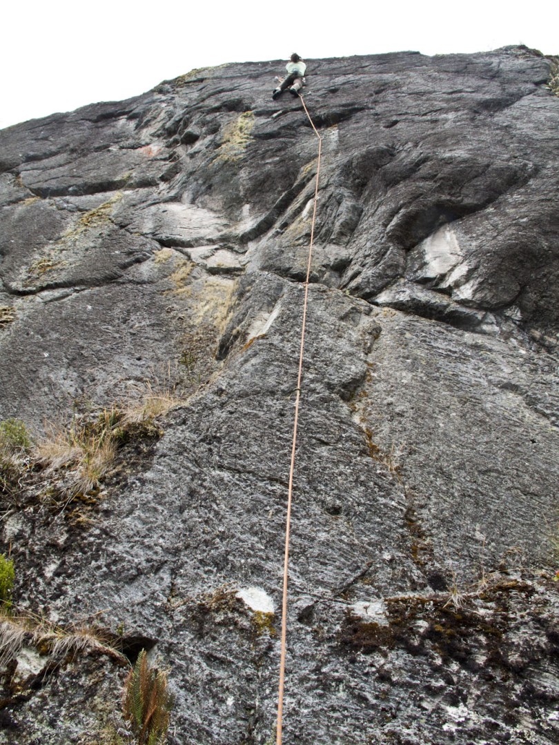 Viote en el Cajas  - Primera vía en el Cajas!!! Preparaos yemas y pies que esta roca con se anda con tonterías... 6b+ 