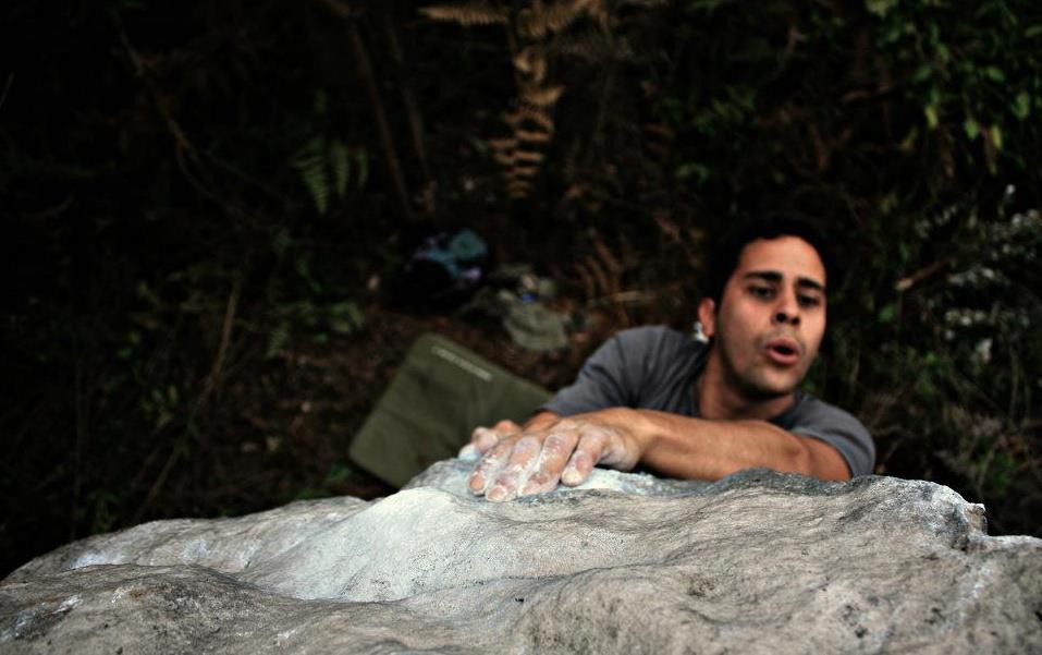 Bloque sin nombre   - Bloques de muchos romos y desplomes pronunciados, se necesita crashpad. 