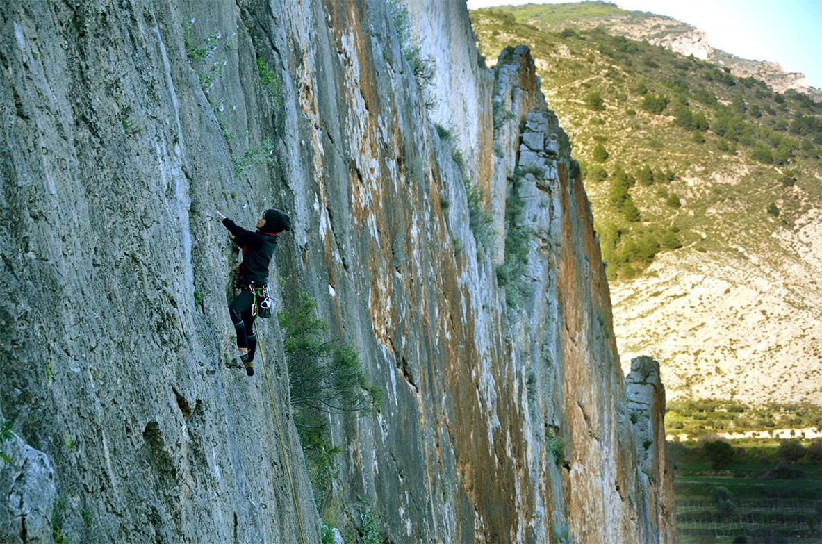 A la sombra  - Pese a ser cara sur, la sombra se apodera pronto de la pared. 