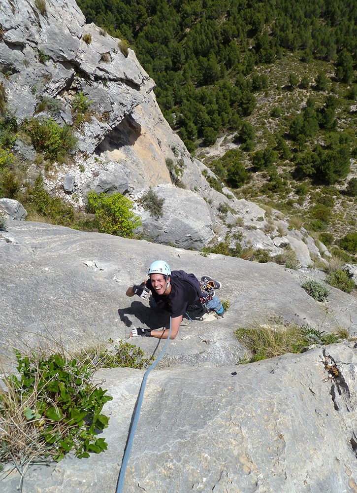 Variante de salida  - Al final salimos por dos largos un poco a la izquierda algo más verticales. 