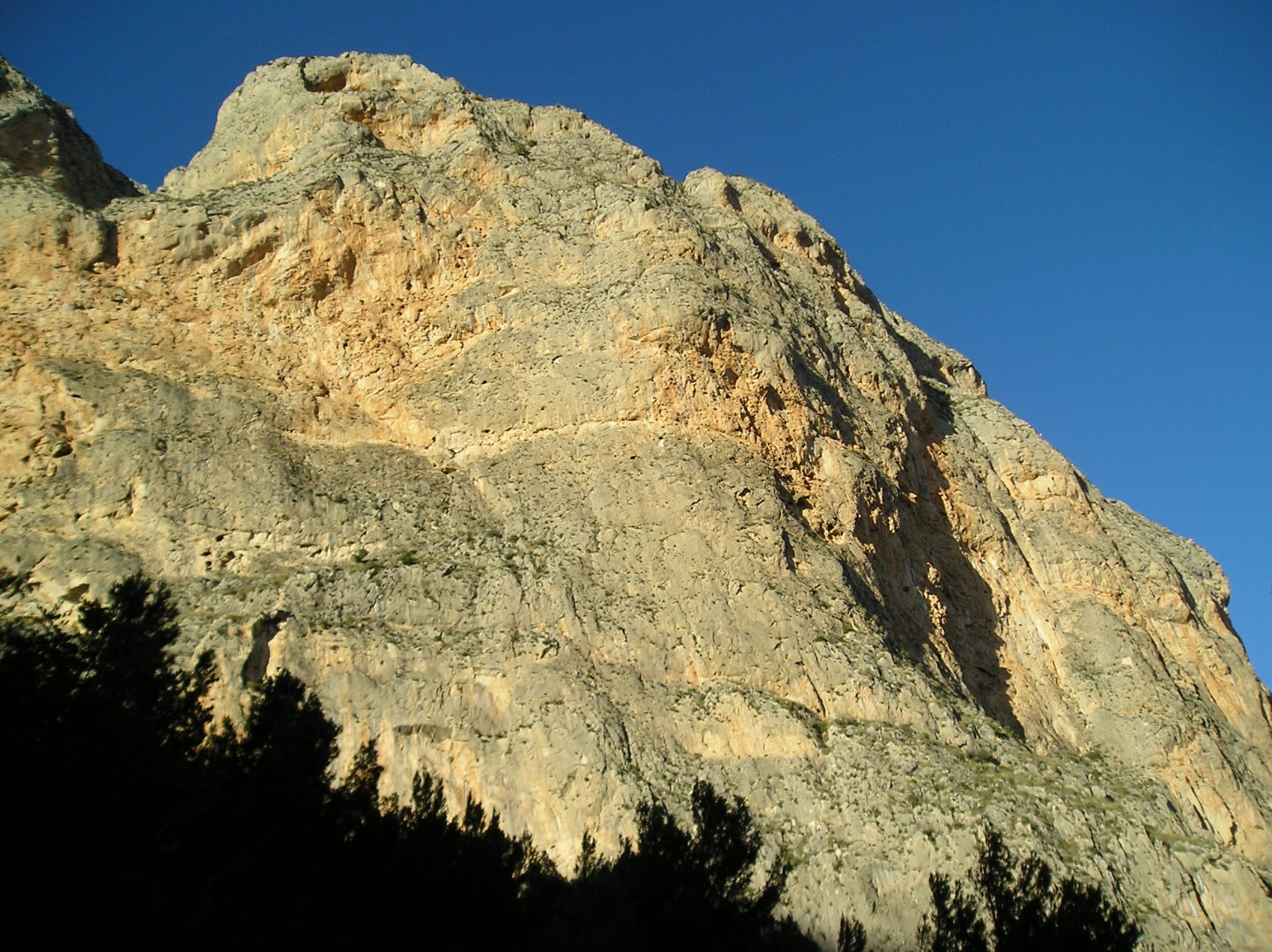 Ponotx, cara Sur  - Cara Sur del Ponotx, vías clásicas y también totalmente equipadas para todos los gustos y niveles. 