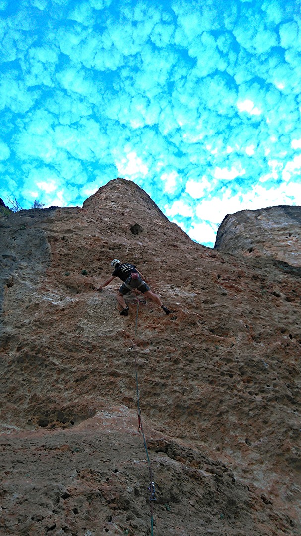 Encadenando Hiperbórea 7a+ 