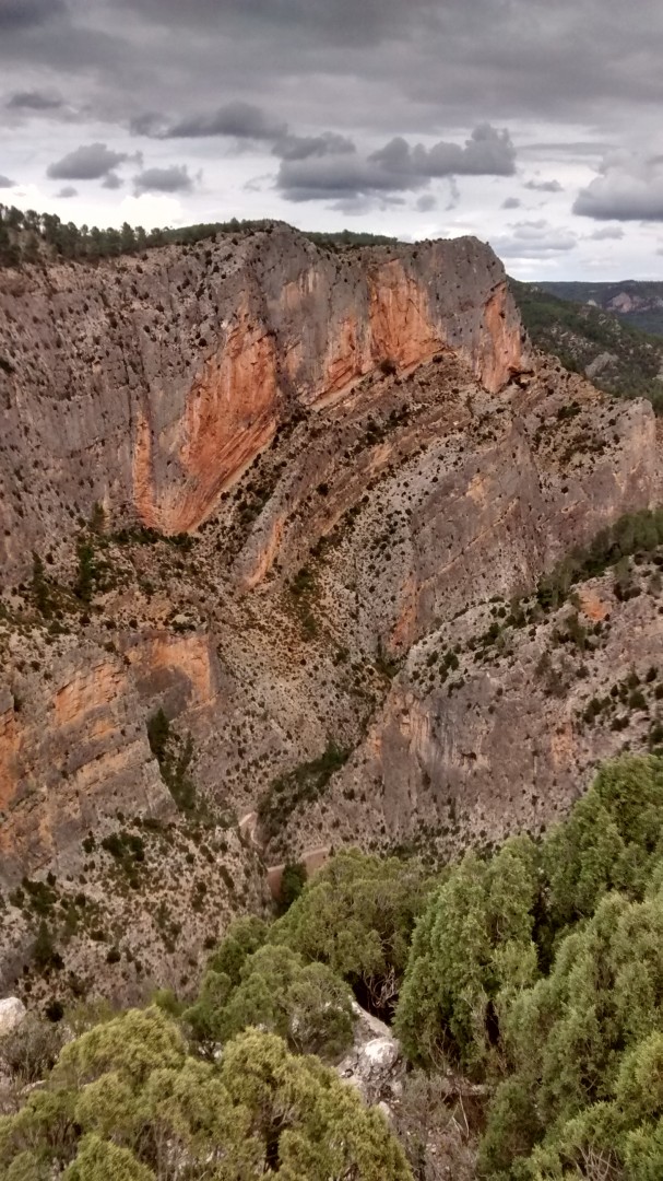   - vista panoramica hacia el paredon del alguacil y paredes de arriba 