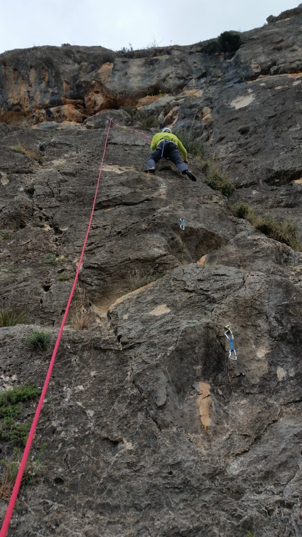 ESCALANDO EN PEÑAS ALTAS 