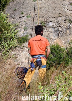 Luciendo camiseta