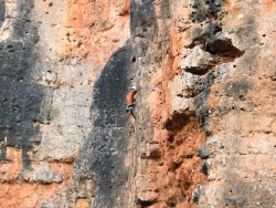 Escalando el La Cueva de la Mora (Albéitar 6a+)