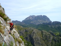 De espaldas al Puig Campana