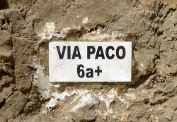 Cartel a pie de vía 